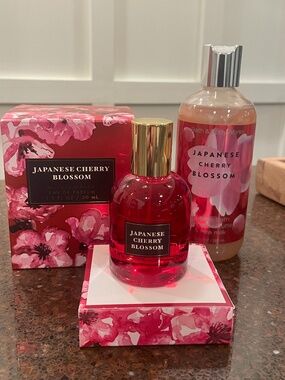 Bath and Body Works Japanese Cherry Blossom PERFUME & Bubble Bath SET-NEW